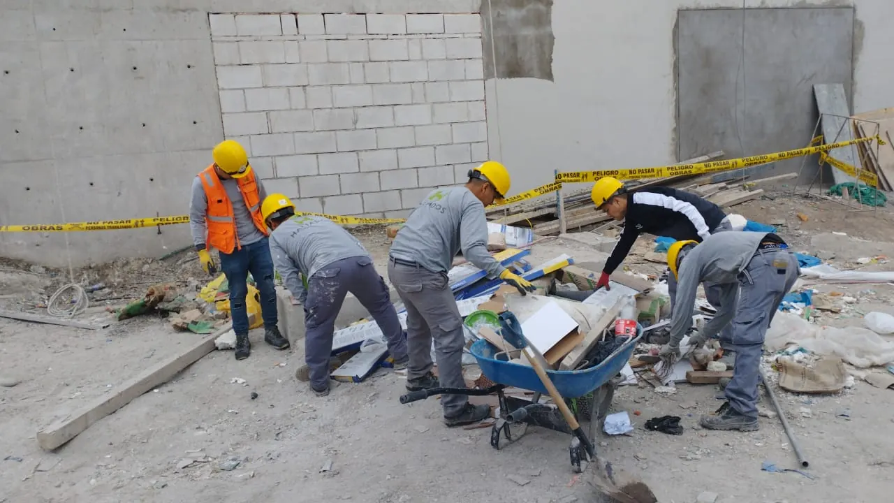 Equipo HALIADOS trabajando en obra en Lima